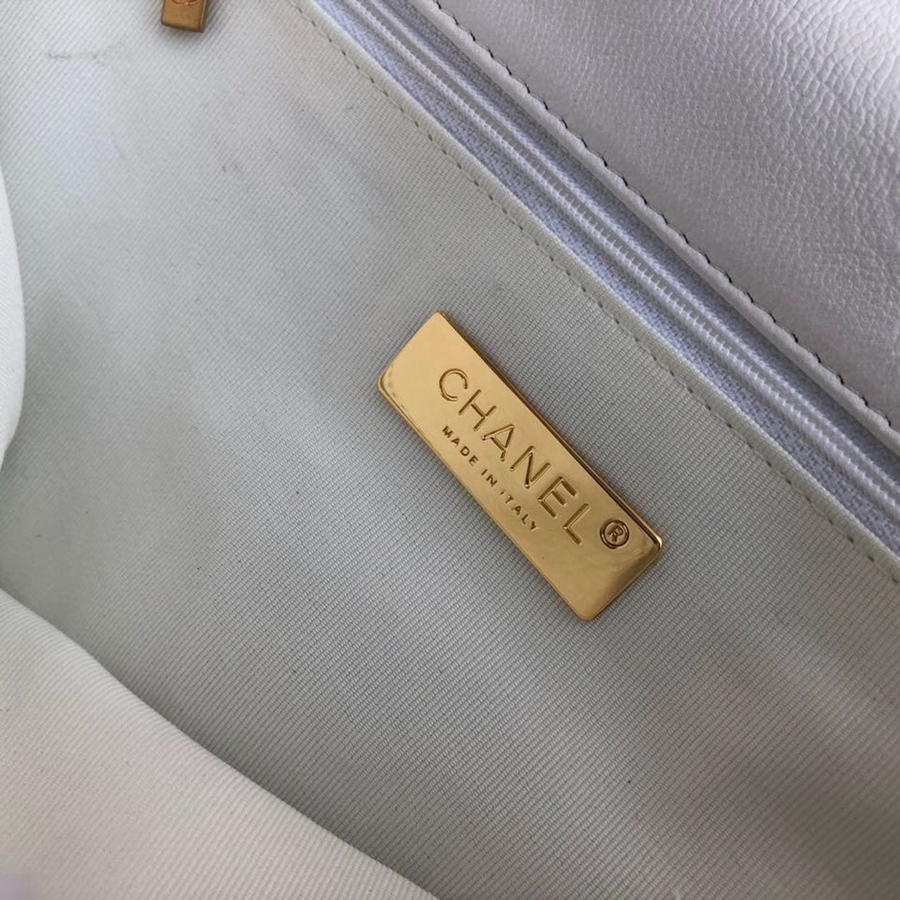 Chanel 19 Flap Bag Goatskin Leather Fall/Winter Act 1 Collection White - view 10