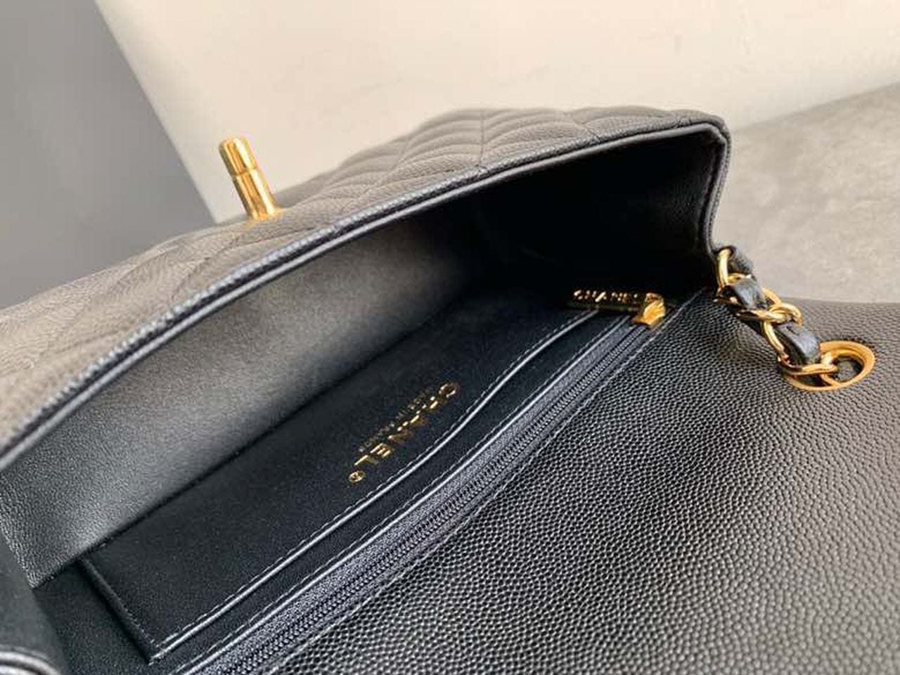Chanel Classic Flap Bag 20cm Gold Hardware Caviar Leather Spring/Summer Collection Black - view 10