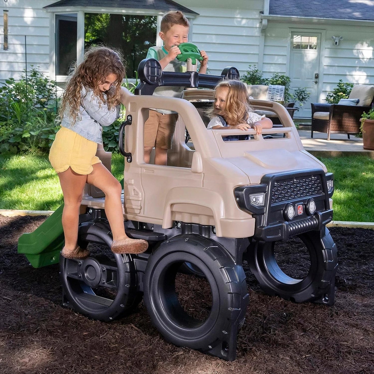 Step2 Truck Climber, Kids Outdoor Playset, Backyard Playground Set, Slide & Climbing Wall, Outside Jungle Gym, for