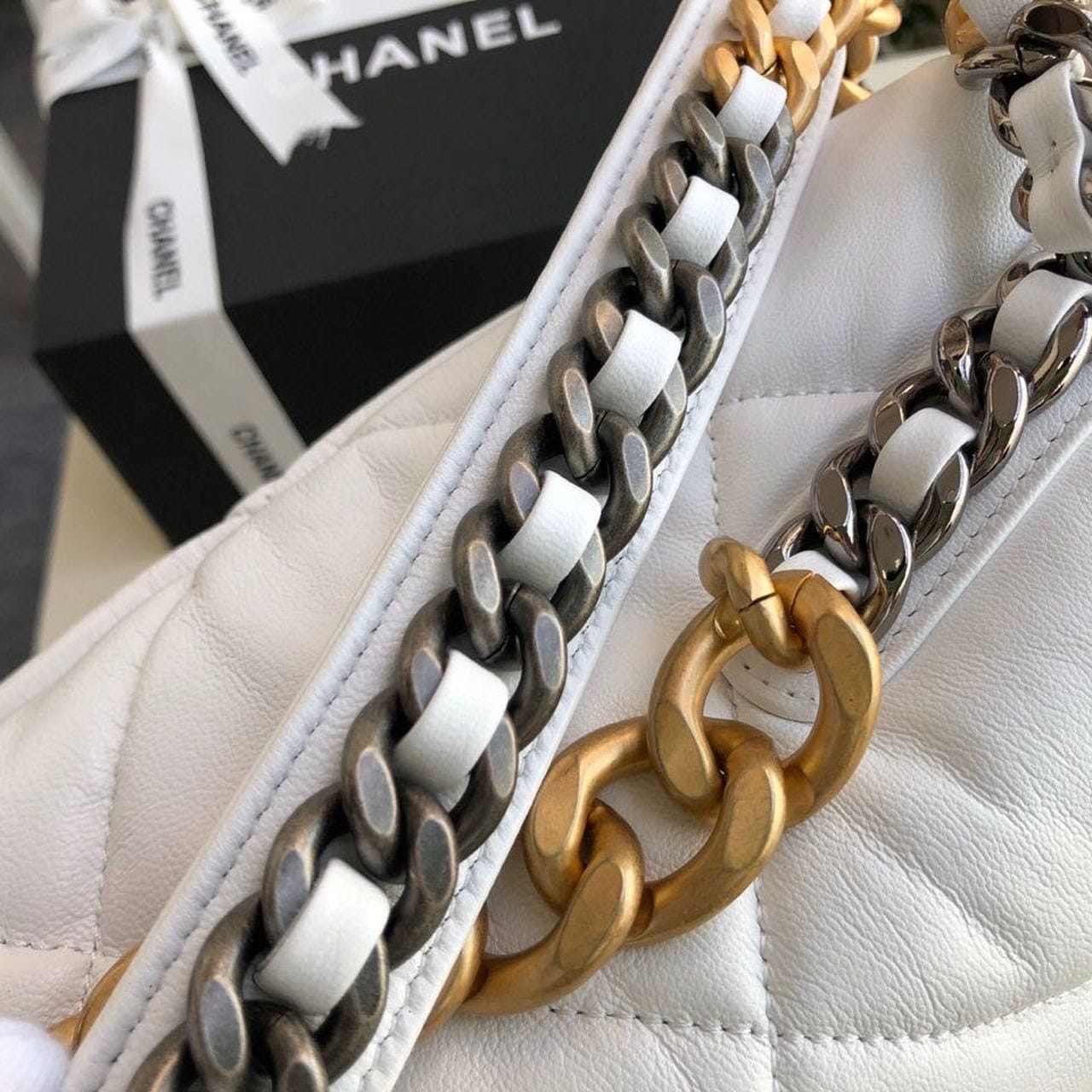 Chanel 19 Flap Bag Goatskin Leather Fall/Winter Act 1 Collection White - view 9