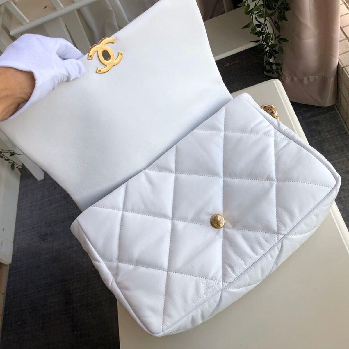 Chanel 19 Flap Bag Goatskin Leather Fall/Winter Act 1 Collection White - view 7